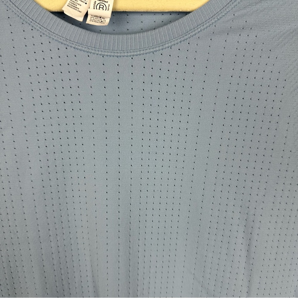Athleta Long Sleeve Perforated Top Light Blue Size L - Picture 3 of 4
